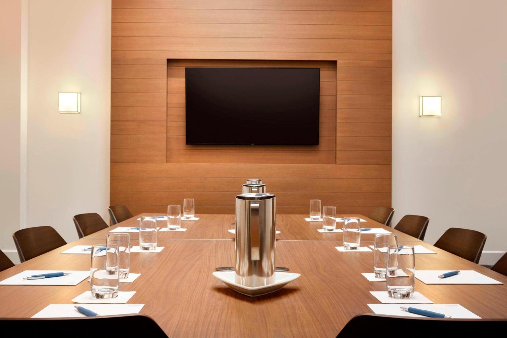 Hotel Four Points By Sheraton Miami Airport 3*